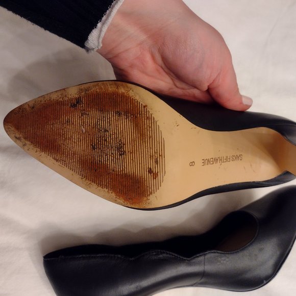 Scalloped Black Leather Toe Point Pumps - Picture 10 of 10